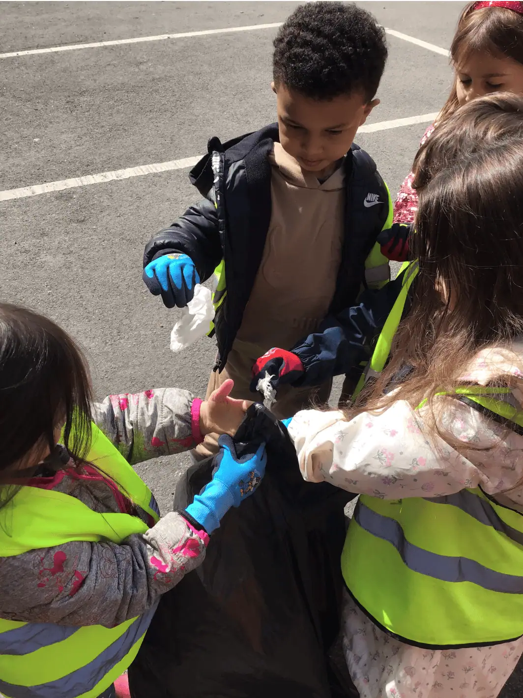 Preschoolers placing litter in bin